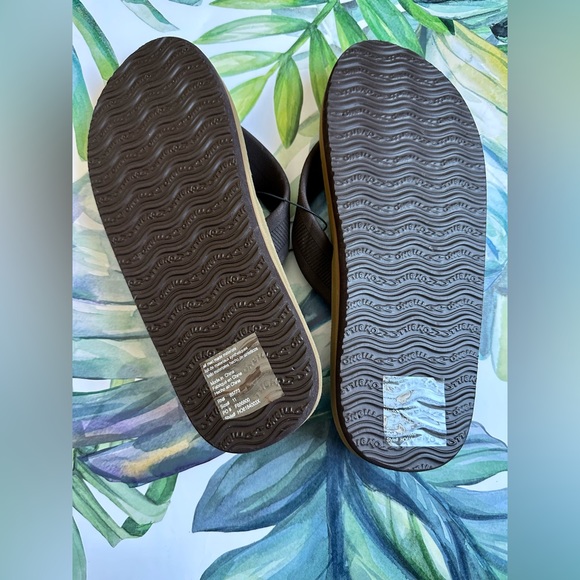 O’Neill flip flops - Brown NWOT - Picture 2 of 3